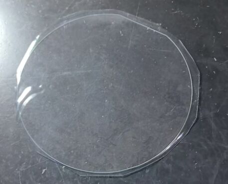 رقائق زجاج بوروفلوت 33 مصممة لتحقيق أقصى استقرار حراري، ومقاومة كيميائية استثنائية، ووضوح بصري فائق.