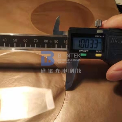 4 `` 6 '' LiNbO3 LiTaO3 كوارتز بسطح رقاقات كهرضغطية مصقول للاستخدام بالمنشار وباو