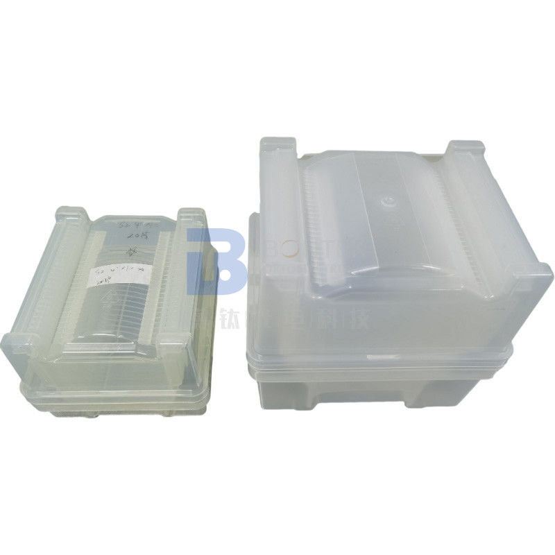 رقائق زجاج بوروفلوت 33 مصممة لتحقيق أقصى استقرار حراري، ومقاومة كيميائية استثنائية، ووضوح بصري فائق.