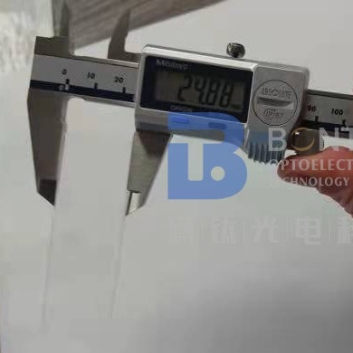 رقاقة رع 1 نانومتر ليثيوم نيوبات المستخدمة في المناطق المرئية القريبة من الأشعة تحت الحمراء والأشعة تحت الحمراء المتوسطة